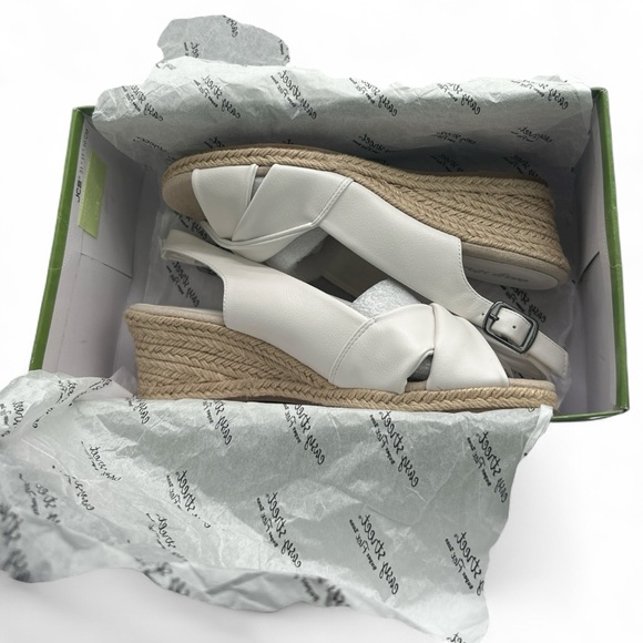 New in box, Easy Street Maureen Espadrille Wedge Sandal - Picture 5 of 5